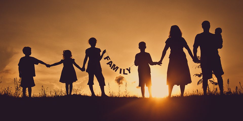 4 nguyên tắc gia đình hạnh phúc gồm tình yêu, sự kiên trì, sự tha thứ và sự đoàn kết. Các nguyên tắc này là những giá trị quan trọng để xây dựng một gia đình hạnh phúc. Hãy xem hình ảnh về 4 nguyên tắc này để hiểu rõ hơn về sự quan trọng của chúng đối với cuộc sống gia đình.